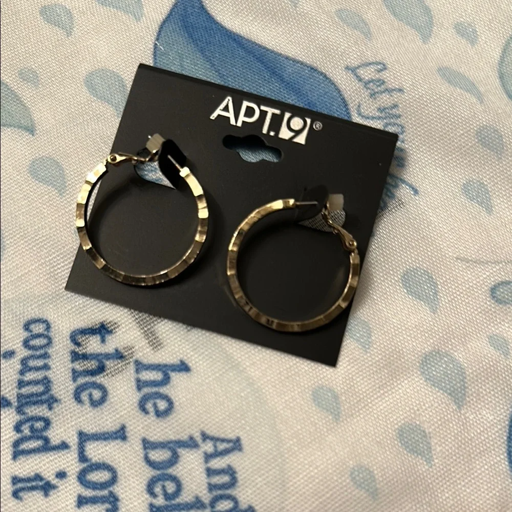 Apt. 9 Textured mini Gold Hoop Earrings nwt 💕4x15$
